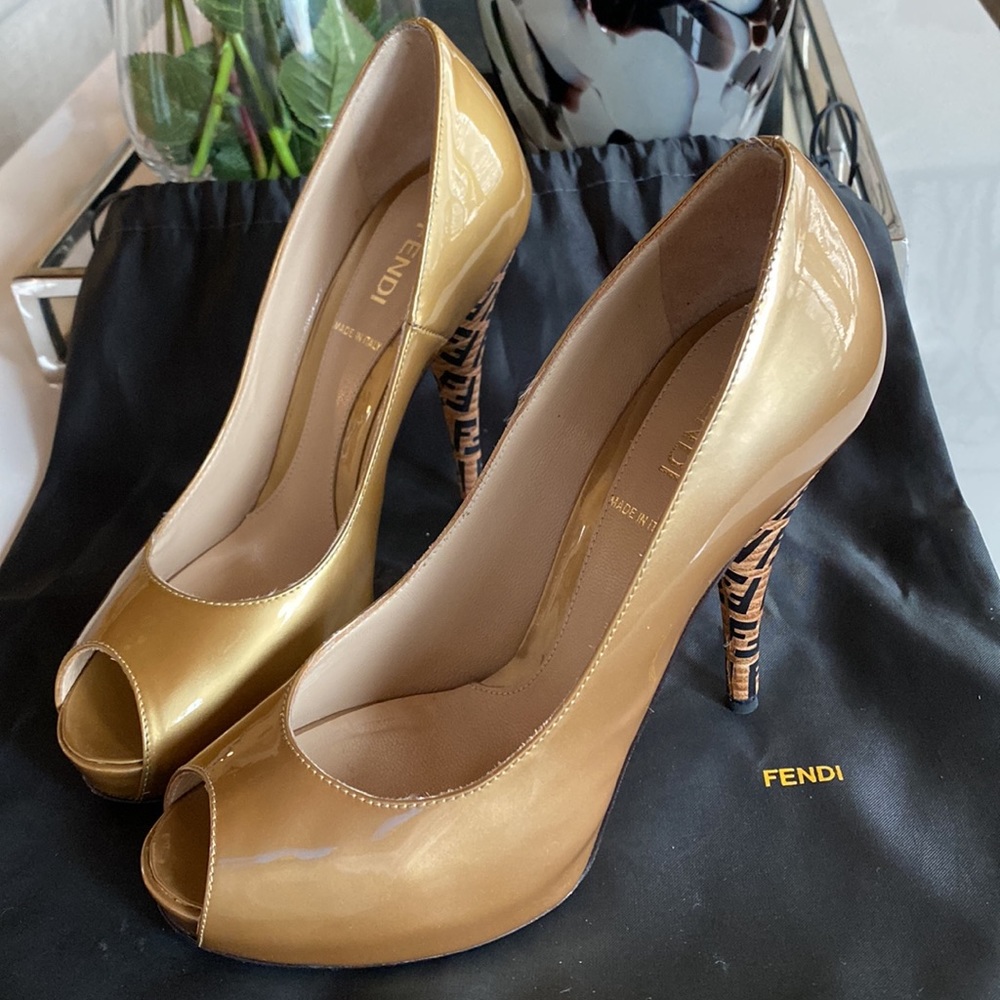 FENDI Spuntata Vernice Peep Toe Heel Pumps Size 36.5